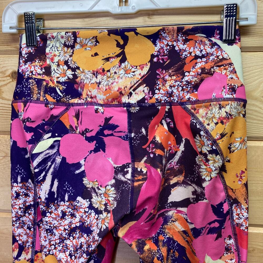 Fabletics Define High-Waisted Capri Hawaiian Flor… - image 3
